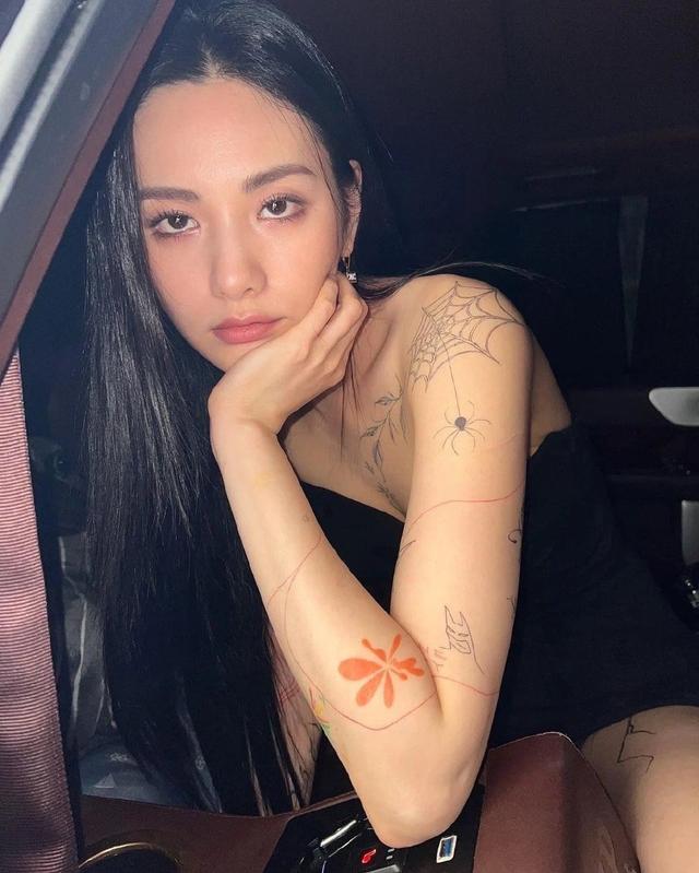 Korean beauty stars love tattoos Lim Jinna Suzy Han Suxi - iNEWS