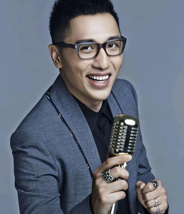 The Voice stopped broadcasting, the 42-year-old host Hua Shao was ...