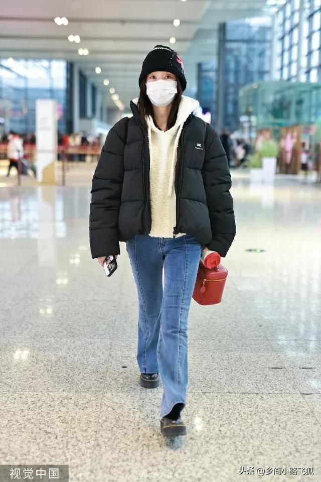 Yuan Shanshan travels at the airport on the second day of the Lunar New ...