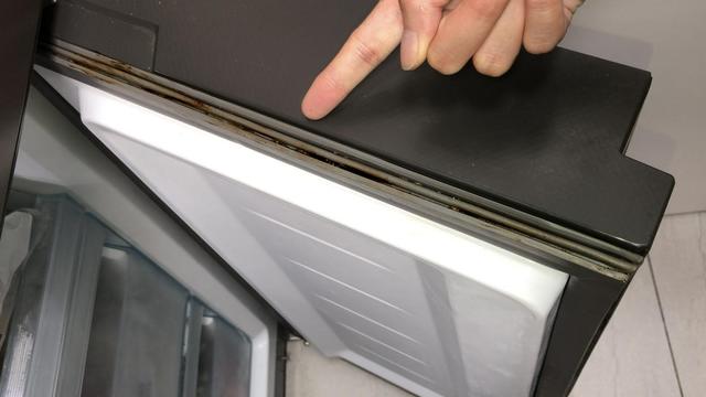 No matter how black or dirty the seal of the refrigerator is, it can be