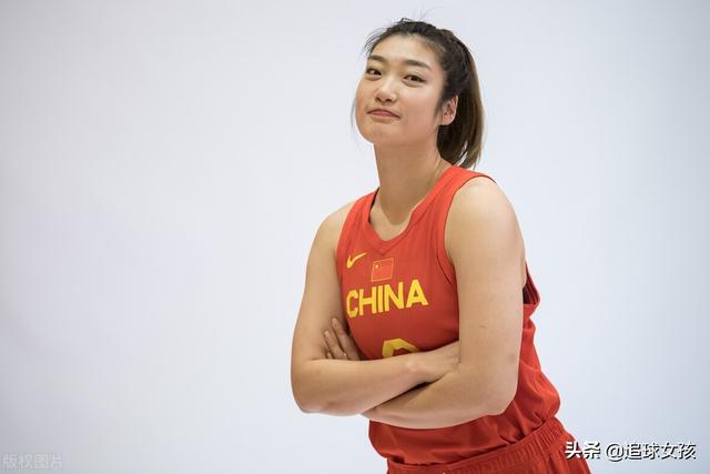 A Strong Player In The Chinese Womens Basketball Team Not Only Has A Good Appearance But Also 