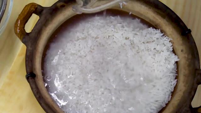 怎么用砂锅做米饭(砂锅煲仔饭)