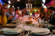 3 kinds of the most rebarbative behavior on dining table