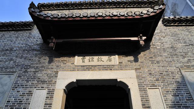 描寫長沙發展的詞句