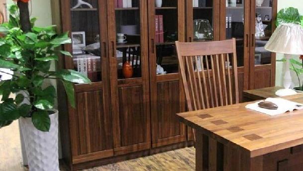 胡桃色木门搭配什么颜色的家具