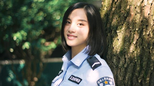 展現警花笑容的詞句