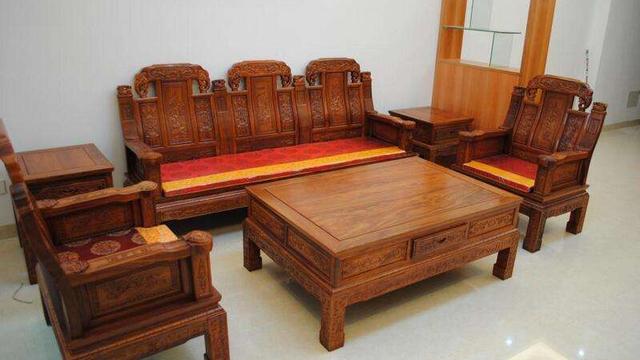 原木家具搭配地砖图片