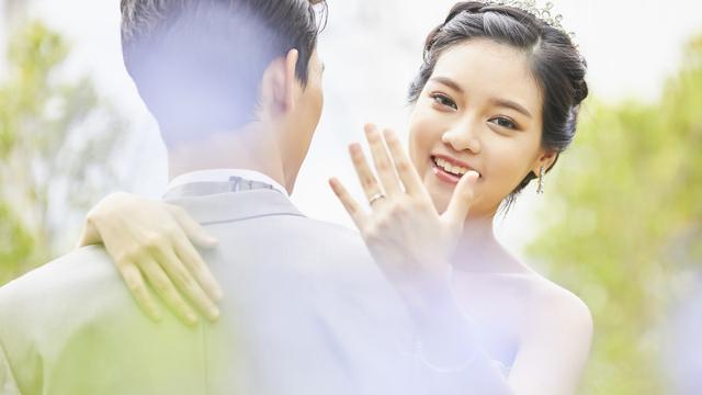 如何解读梦见自己第二次结婚的象征含义？