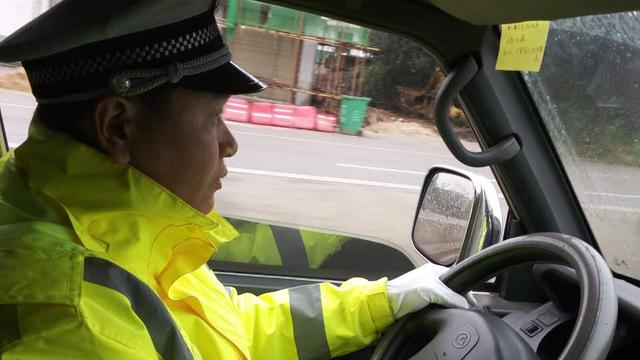 交警