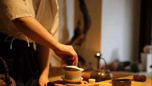 惬意的喝茶的唯美的诗词