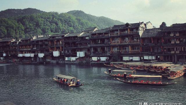 湘西吊脚楼浅析