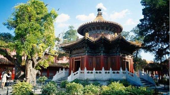 描写皇帝御花园的句子有什么描写御花园的句子