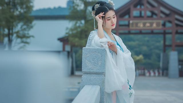 情人眼里出西施的典故