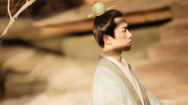 【推荐】形容赞美他人的诗词