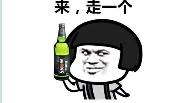 喝啤酒的照片不要人图片