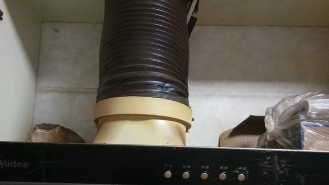 邻居家炒菜的油烟味为什么会通过抽油烟机进入我家来