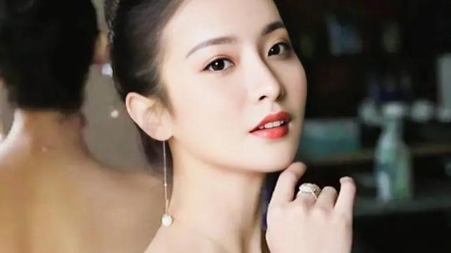 《雪白和玫瑰红》童话故事