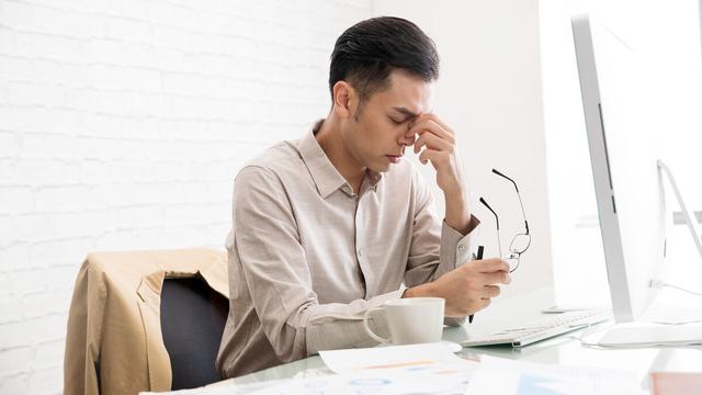 心情不好的照片男人图片