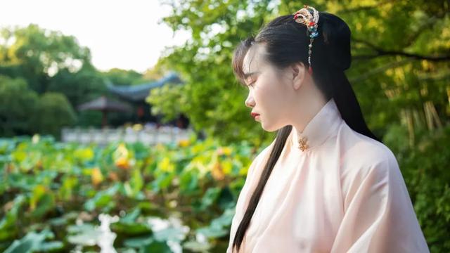 关于爱情的三行诗词