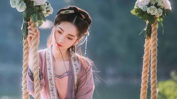 形容女子美貌的诗句
