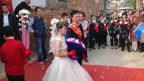 婚礼上新郎父母讲话稿