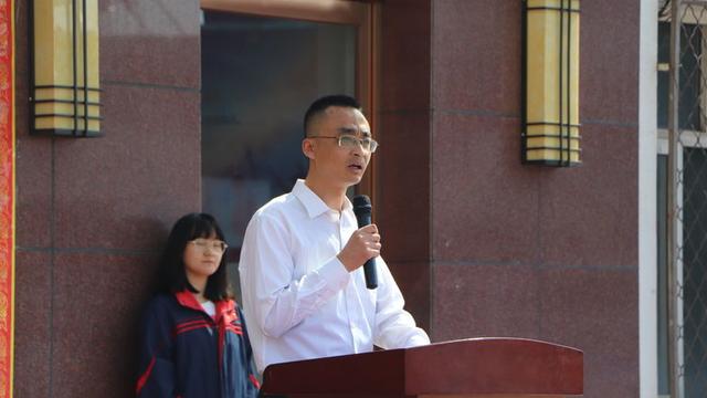 [国旗下讲话]“平凡”与“伟大”