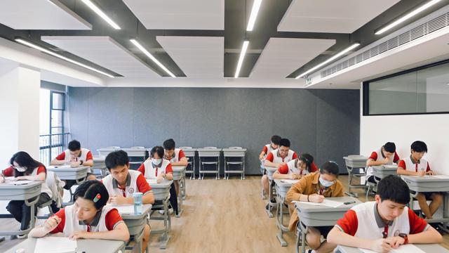 全封闭学校收费标准