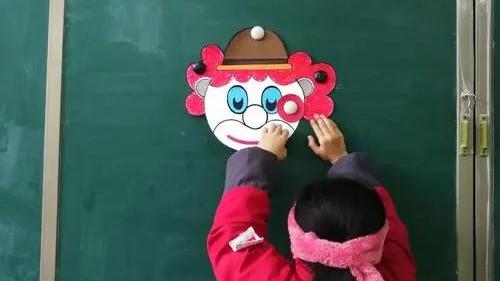 贴鼻子游戏作文100个字