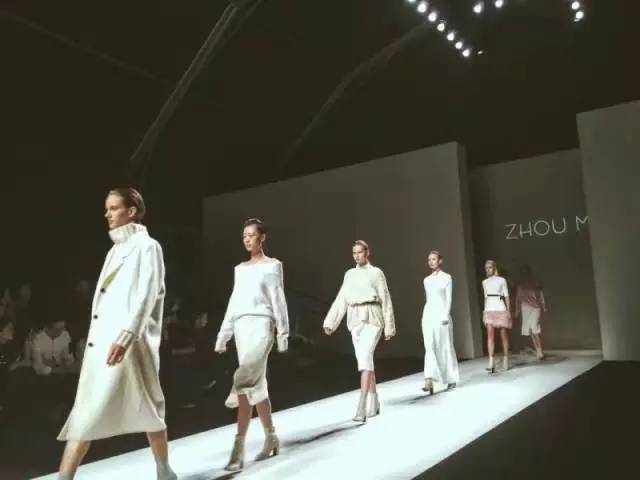 esee X 上海时装周「17日回顾」|ZHOU MI X esee 诠释全新高端女装风格