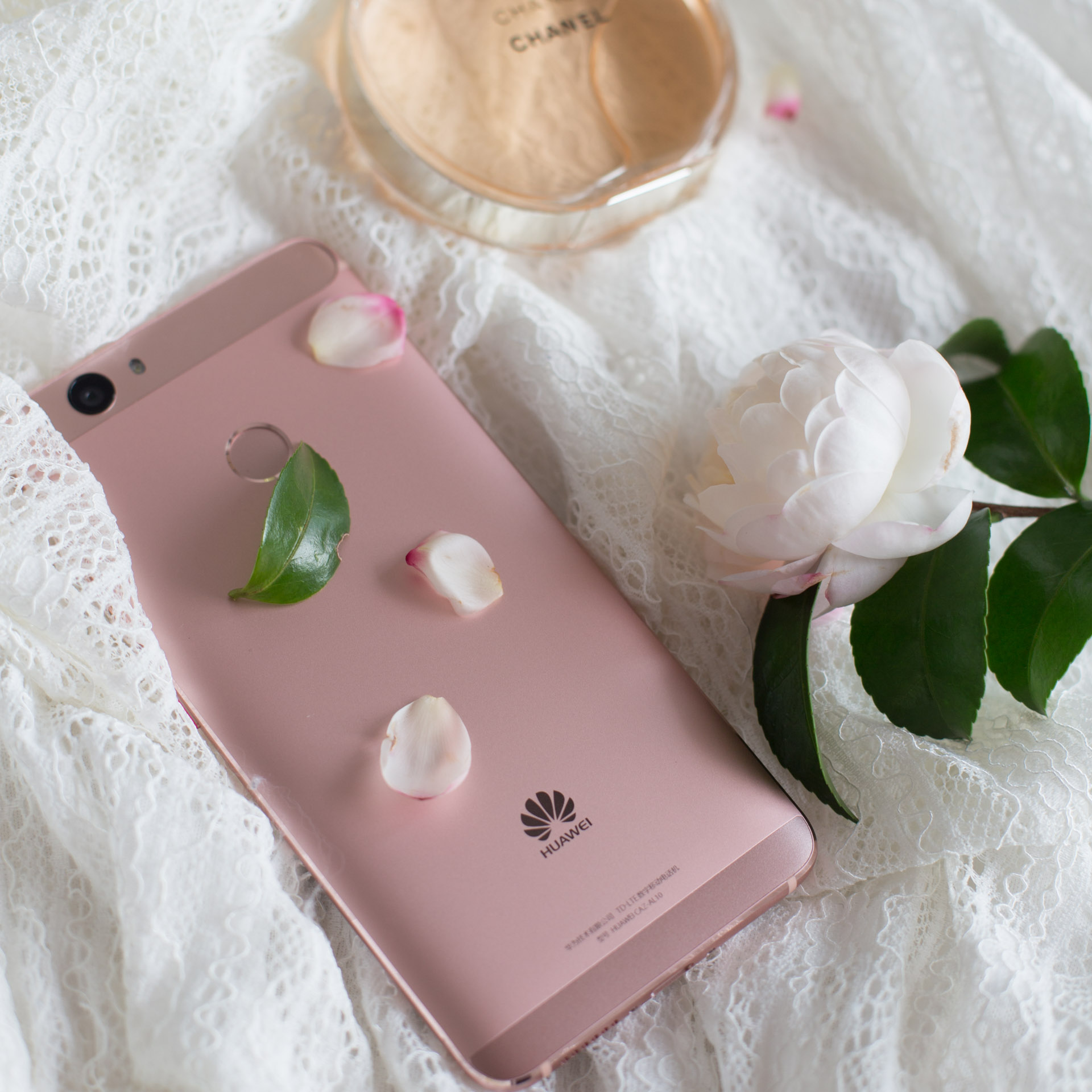 年青女士专享手机上：华为公司nova拆箱图赏 玫瑰金色太美了