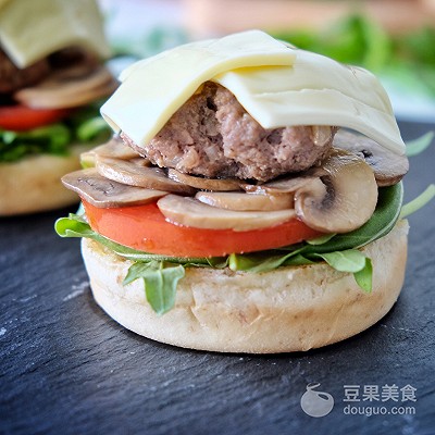 Confuse # of your beef hamburger to eat Western-style food # together