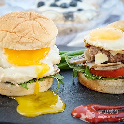 Confuse # of your beef hamburger to eat Western-style food # together