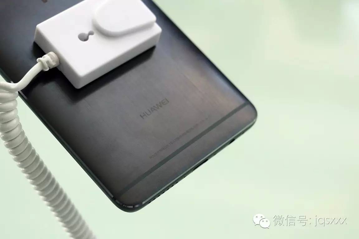 看真机！玛莎拉蒂版层次感爆棚 华为公司Mate 9 Pro标准图集