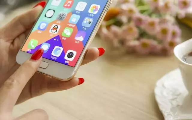 vivo x9：自拍照哪需要什么技术性，有这东西自拍图美到哭！