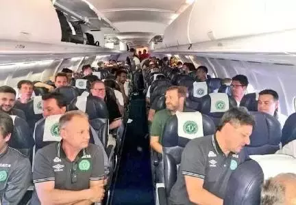 巴西球员坠机坐的居然是加航飞机？不带这么黑的！