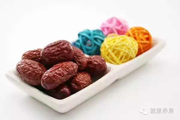 红枣干吃太浪费了 这样搭配补血效果逆天