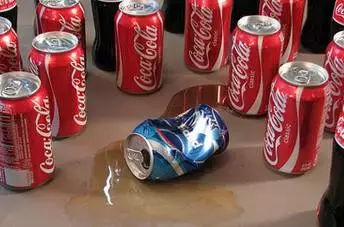 可口可乐“自拍瓶”被玩疯！玩转每次营销，大公司也不忘创新！