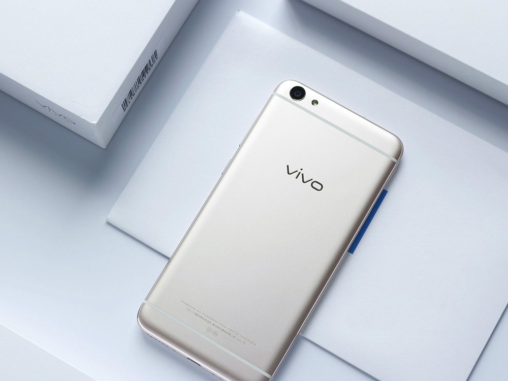 無需二千元，vivo Y67也可以感受外置1600W柔光燈自拍照