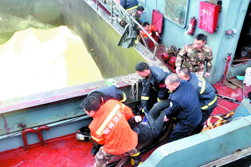 松滋硫磺货船内3人昏迷，疑因二氧化硫中毒所致