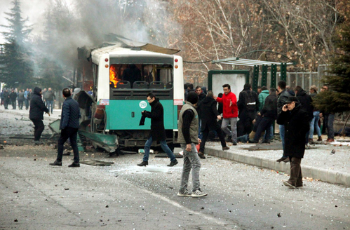 土耳其中部城市发生炸弹爆炸 已致13名士兵死亡
