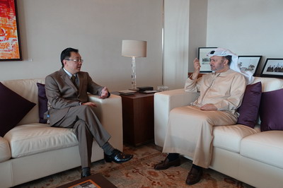 驻阿联酋大使倪坚拜会阿外交事务国务部长卡尔卡什