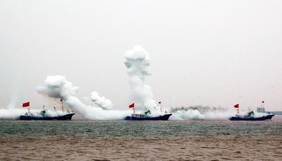 中国东海上一幕惊呆美国海军司令：为何突然间就冒出了数万舰船？