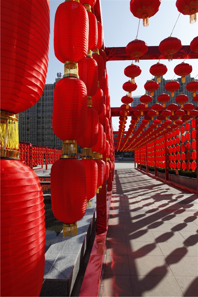 宝鸡高新广场大红灯笼高高挂