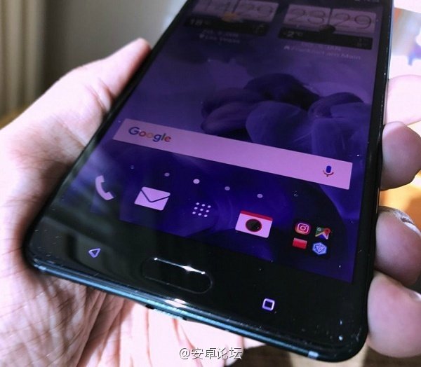 HTC U Ultra被曝出：有着双屏幕，外观设计像三星LG结合体