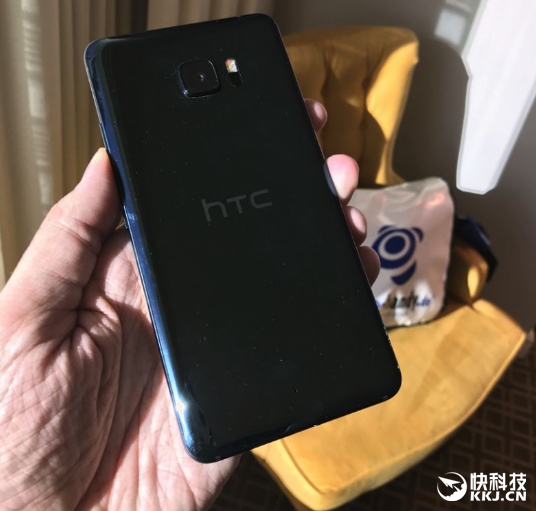 骁龙821 双屏幕！HTC U Ultra曝出：变身三星LG