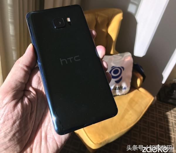 HTC U Ultra真机曝出，好浓的三星/LG设计风格