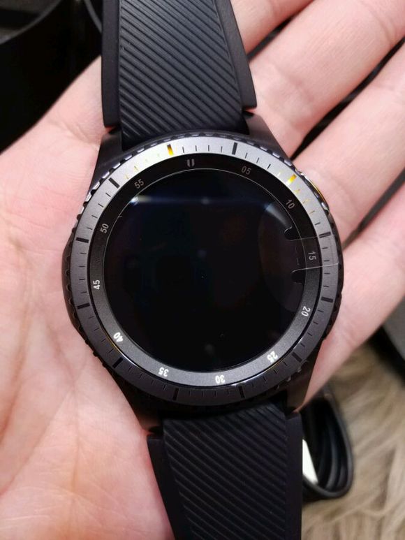 发生爆炸中再生  三星Gear S3腕表拆箱