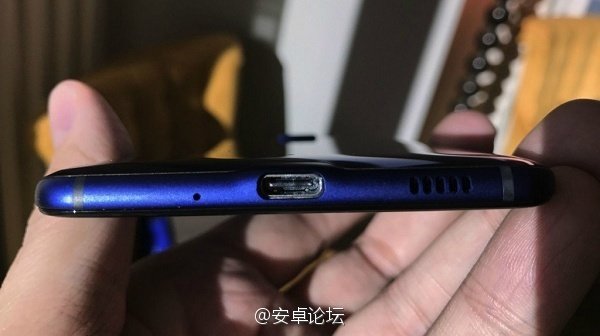 HTC U Ultra被曝出：有着双屏幕，外观设计像三星LG结合体