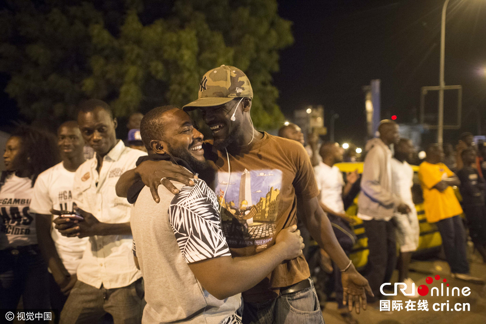 前总统贾梅离开冈比亚 民众街头庆祝(组图)