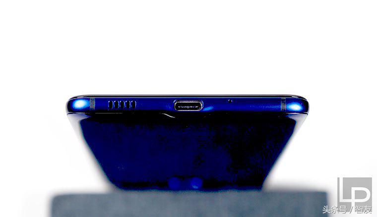 HTC U Ultra宝石蓝实机拆箱图赏